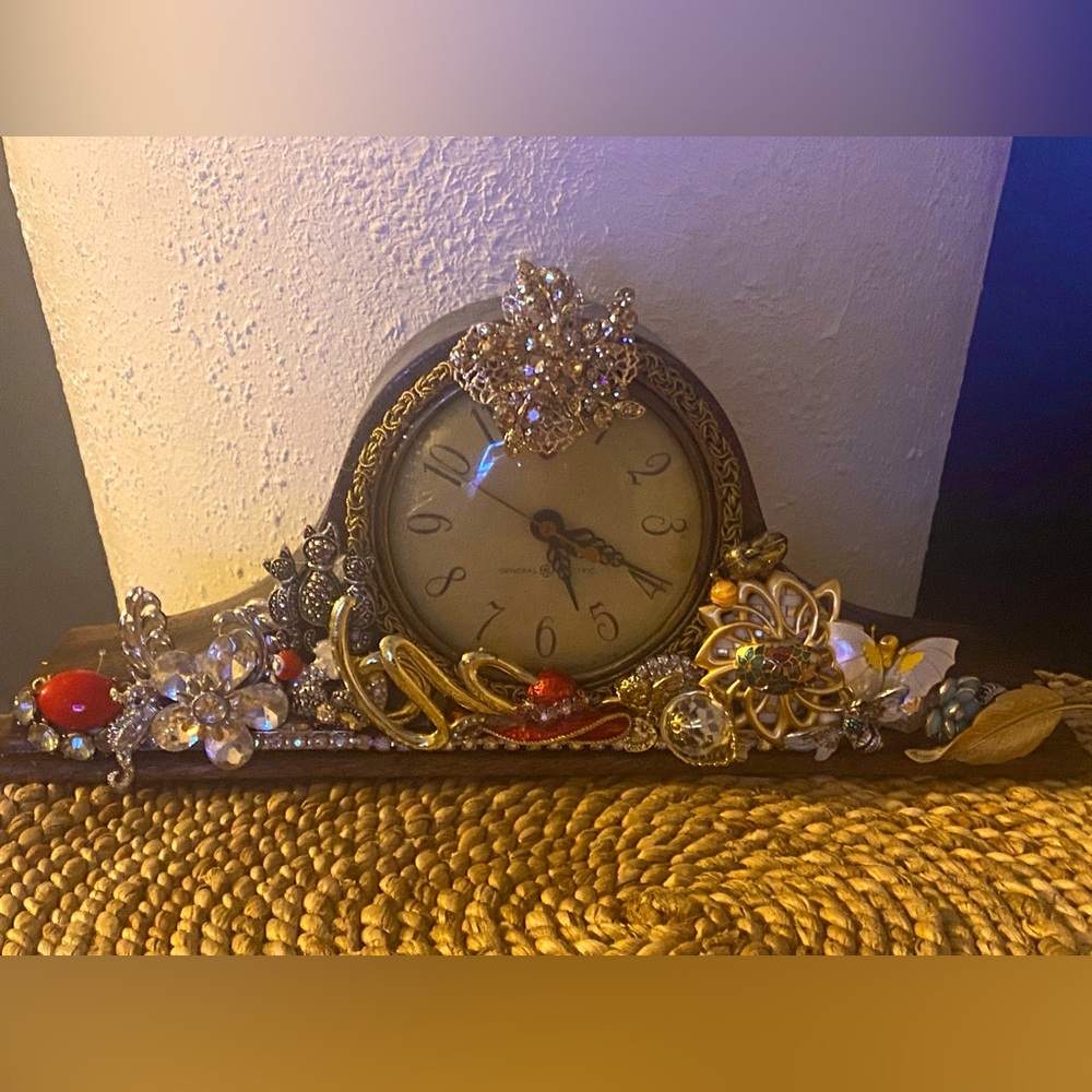 Vintage General Electric plug in jeweled mantle clock